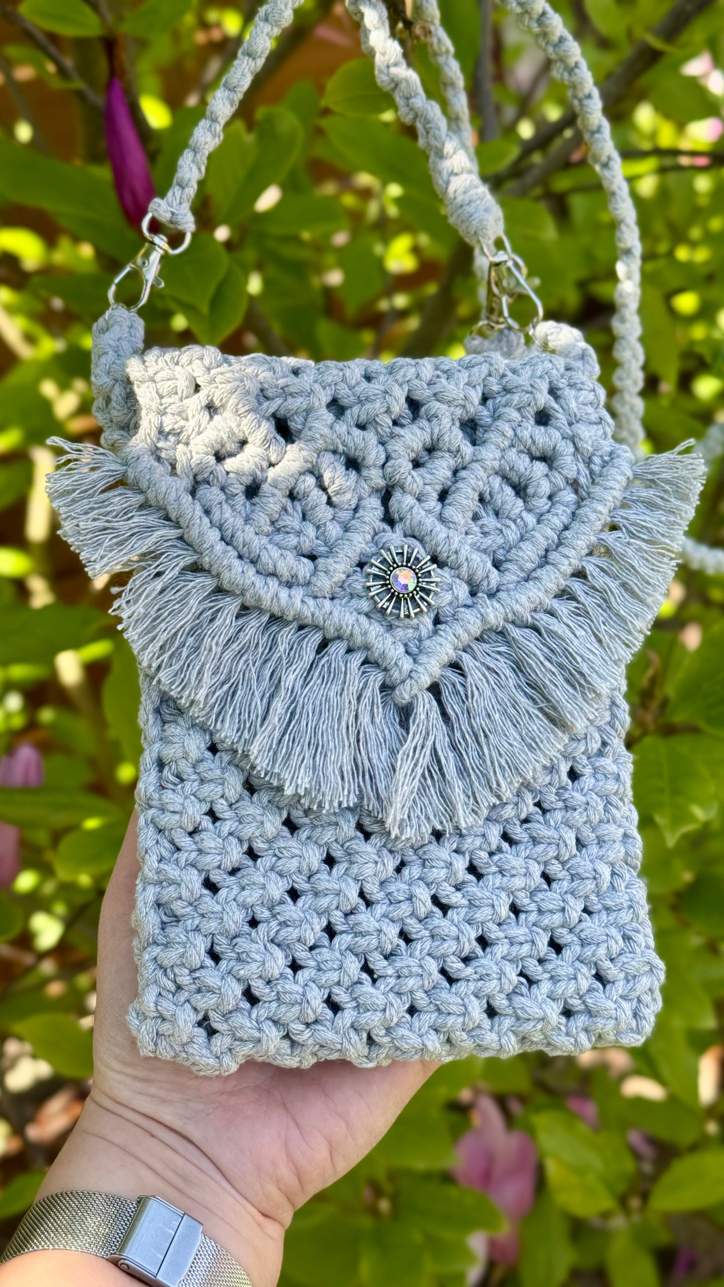 Makramee-Handytasche in zeitlosem Grau 🌿