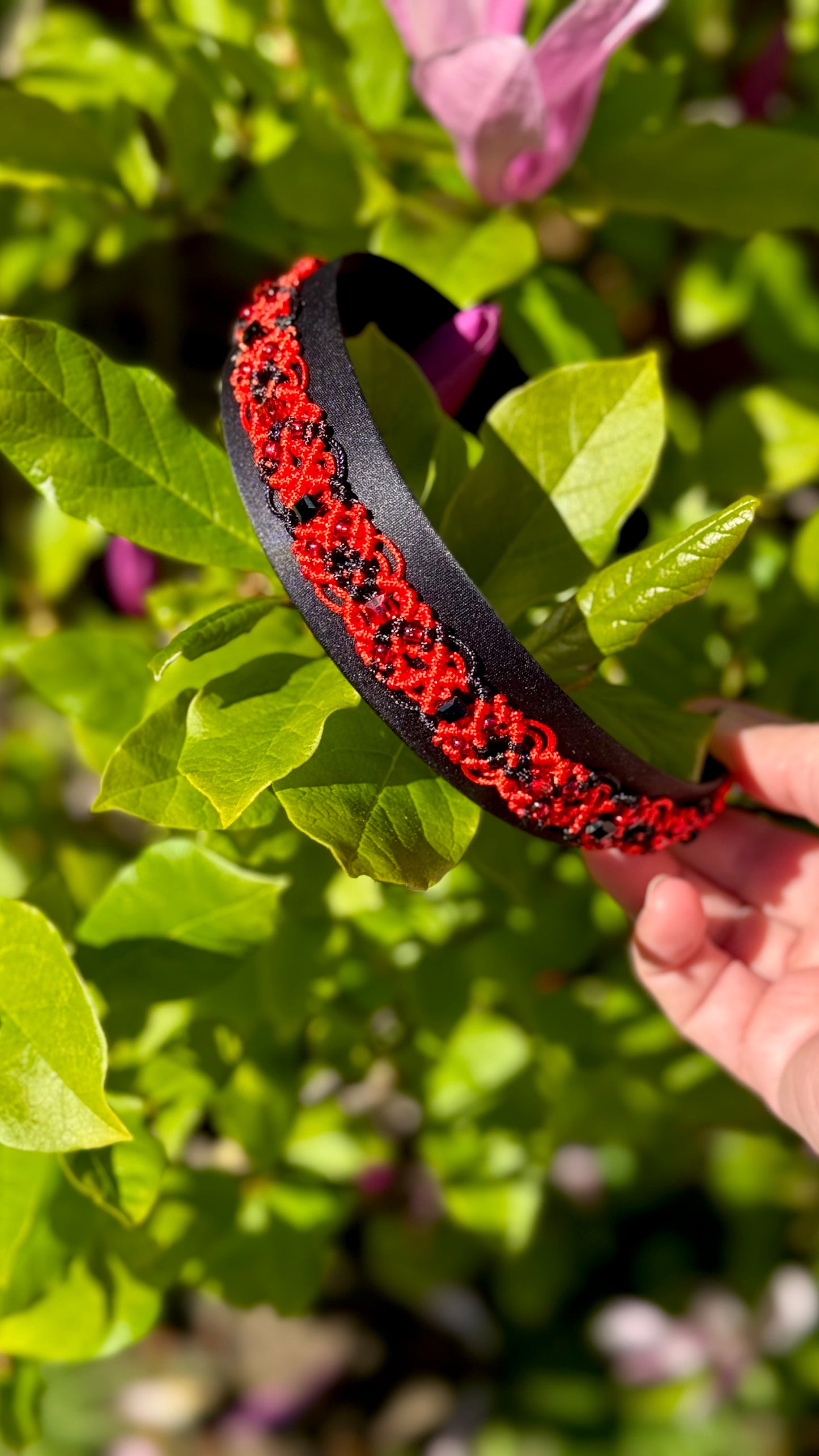 Haarreif in elegantem Rot-Schwarz-Design ❤️