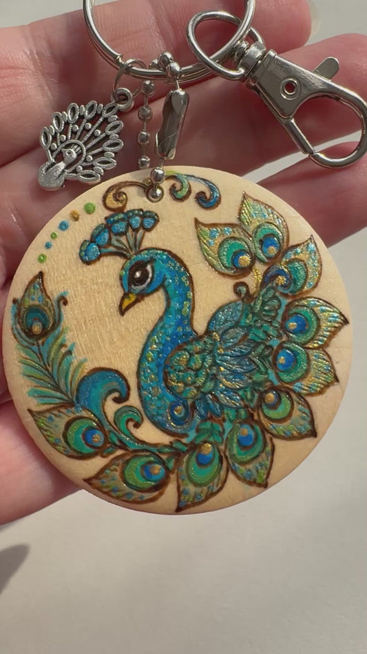 🦚 Kunst zum Mitnehmen – Der Pfau im Taschenformat